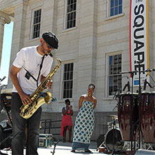 Music at lunchtime on Courthouse Square